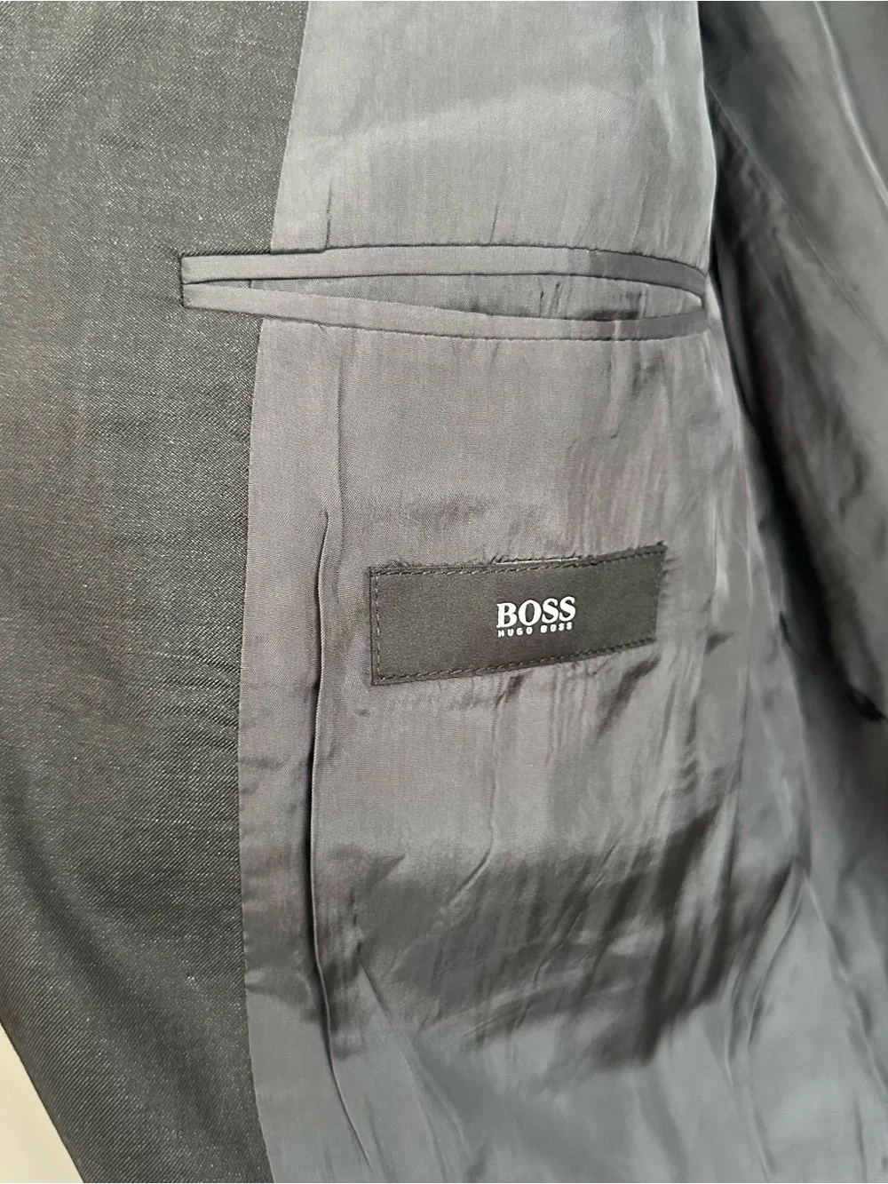 HUGO Black Single-Breasted Blazer with Red Pocket Square Size: 42R